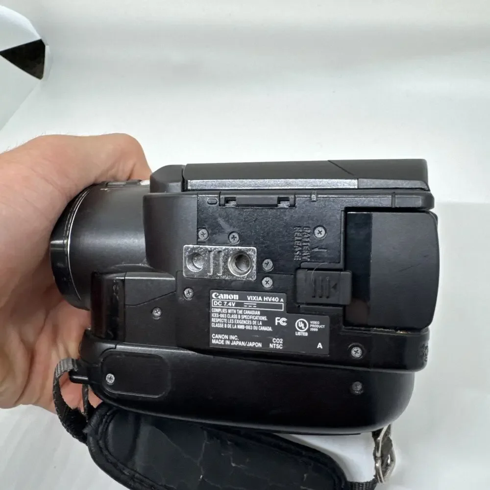 Canon VIXIA HV40 MiniDV HDV HD High Definition Camcorder Image Stabilized Zoom